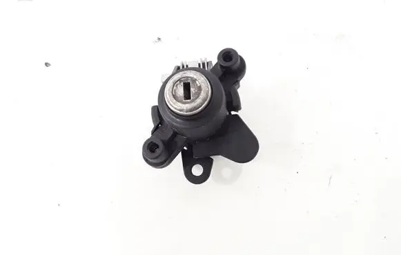 BMW 3 E46 Tailgate exterior lock 82410889