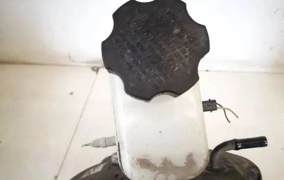 Brake fluid reservoir