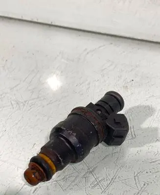 Audi A4 S4 B5 8D Fuel injector 05813355