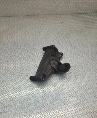 Mercedes-Benz CLS C218 X218 Engine mounting bracket A6420101740