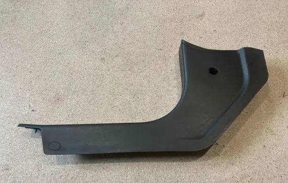 Maserati Ghibli Front sill trim cover 670019535