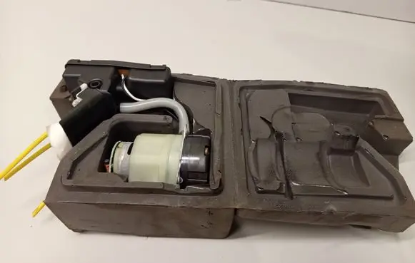 Mercedes-Benz A W168 Central locking vacuum pump 1688000348 A1688000035