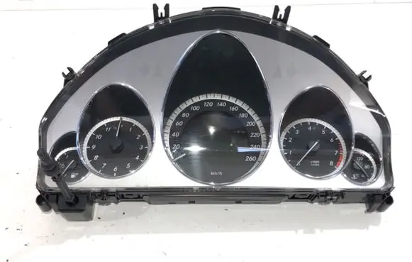 Speedometer (instrument cluster)