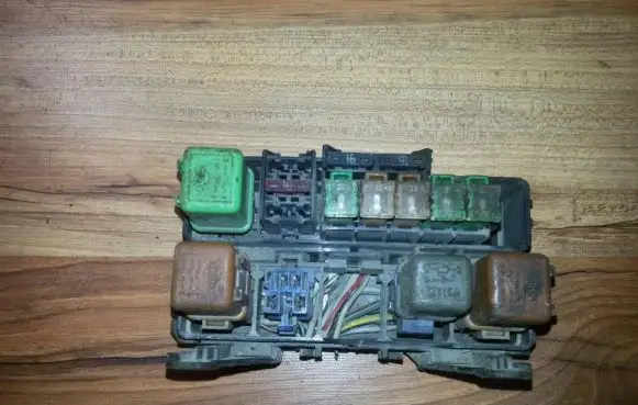 Nissan Prairie Fuse box set 71240170