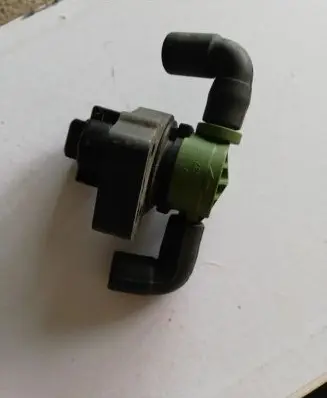 Mercedes-Benz C W203 Valve vacuum 0004703293