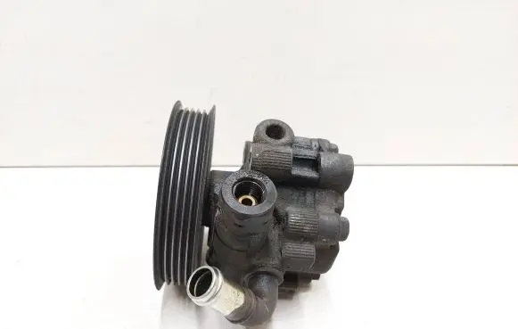 Toyota Corolla Verso E121 Power steering pump