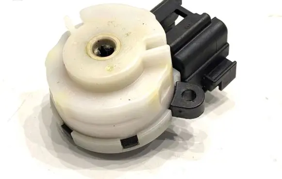 Suzuki Swift I Ignition lock