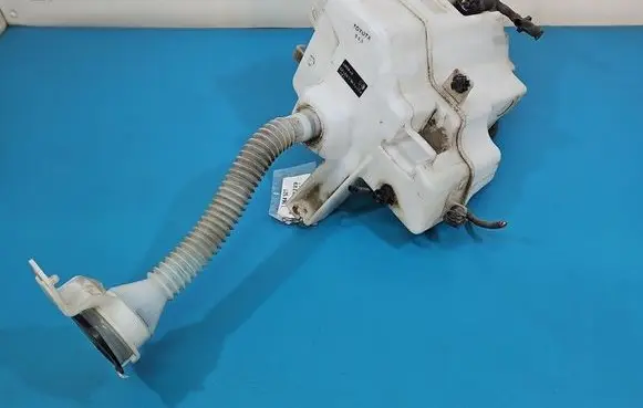 Toyota RAV 4 (XA40) Windshield washer fluid reservoir/tank 060851422 IMPRK1564527