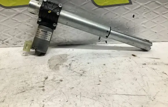 BMW 5 F10 F11 Seat adjustment motor 9168758 0390204067