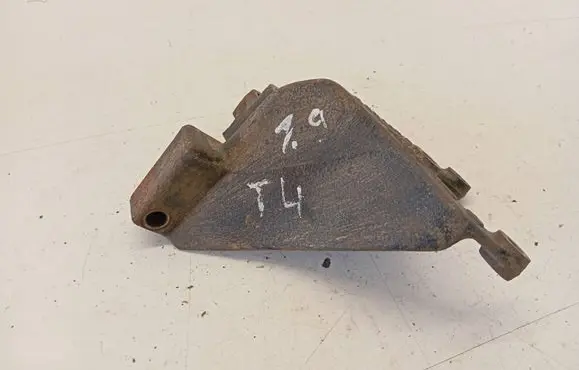 Volkswagen Transporter - Caravelle T4 Power steering pump mounting bracket 044145548D