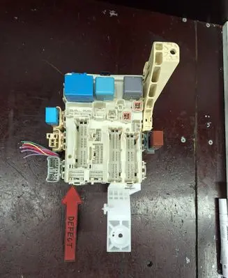 Toyota Yaris Fuse module 51081069 9619