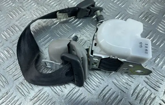 Nissan Pathfinder R51 Rear seatbelt H073811