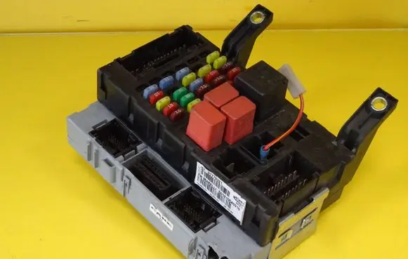 Fiat Strada Fuse module 51779321 501210540010