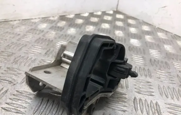 BMW 5 F10 F11 Radiator mount bracket 7186513 7211161 7207151
