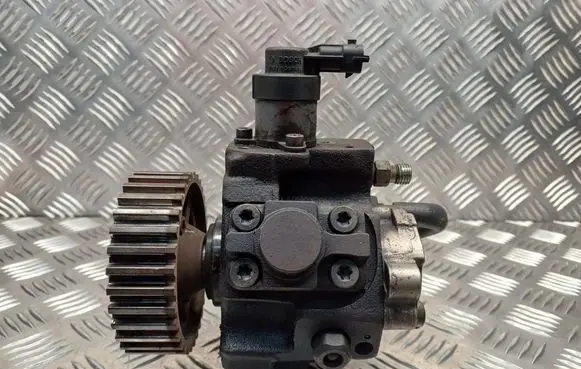 Peugeot 3008 I Fuel injection high pressure pump 0445010102 9683703780A 0928400607