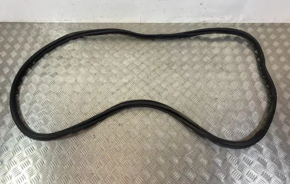 Trunk rubber seal (body)