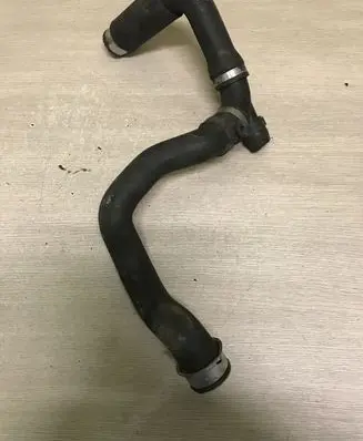 Mercedes-Benz C W203 Engine coolant pipe/hose 3013356