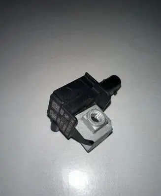BMW 7 F01 F02 F03 F04 Airbag deployment crash/impact sensor 9224177 111124