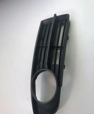 Volkswagen Touran I Front bumper lower grill 1T085366A