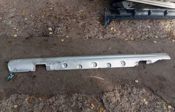 BMW 3 E46 Sill 8209755
