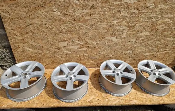 Audi A4 S4 B8 8K R17 alloy rim
