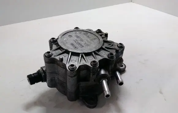 Volkswagen PASSAT B6 Vacuum pump 03G145209C