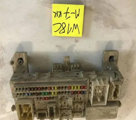 Mazda 3 I Fuse box set 00205250 BP8F66730B