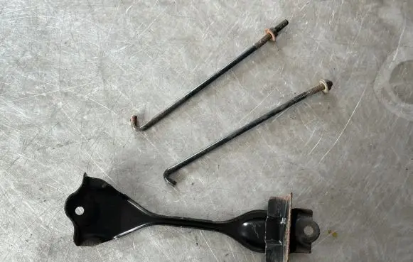 Nissan X-Trail T31 Battery bracket 