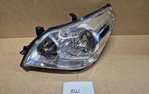 Toyota Verso Headlight/headlamp 811500F090