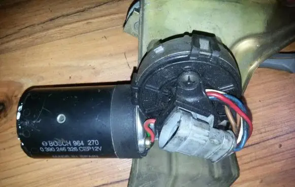 Renault 19 Wiper motor 0390246326