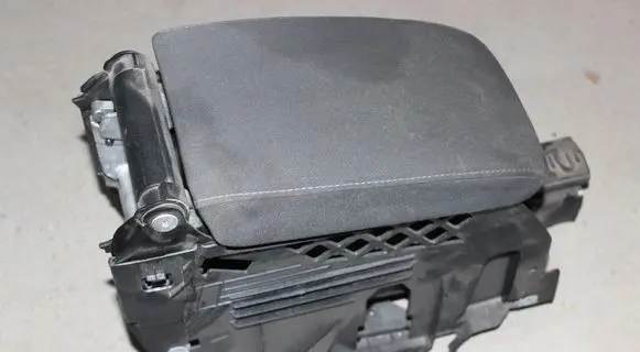 Volkswagen Golf V Armrest 1K5864251C