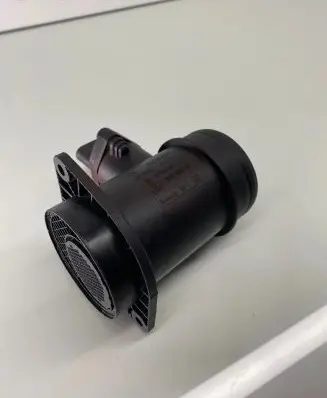 Volkswagen PASSAT B5.5 Mass air flow meter 0281002463 038906461