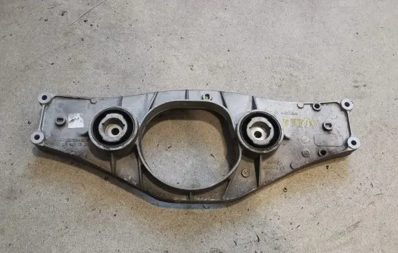 Mercedes-Benz S W222 Rear differential/diff mount bracket A2213520206