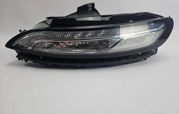 Jeep Cherokee Headlight/headlamp 68157105AM