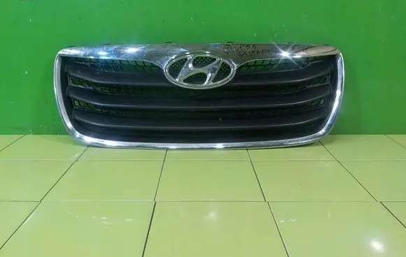Hyundai Santa Fe Front bumper upper radiator grill UP56