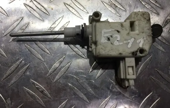 Mercedes-Benz E W211 Central locking motor 