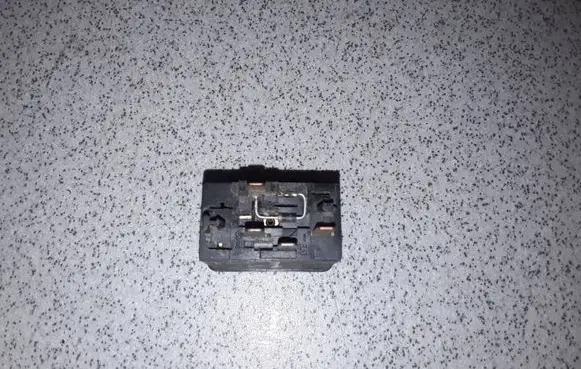 BMW 3 E30 Windscreen/window heater switch 67311381174 1381174