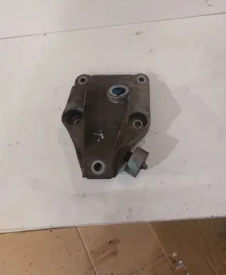 BMW 5 F10 F11 Engine mounting bracket 6777623