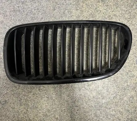 BMW 5 F10 F11 Front bumper upper radiator grill 51137200727