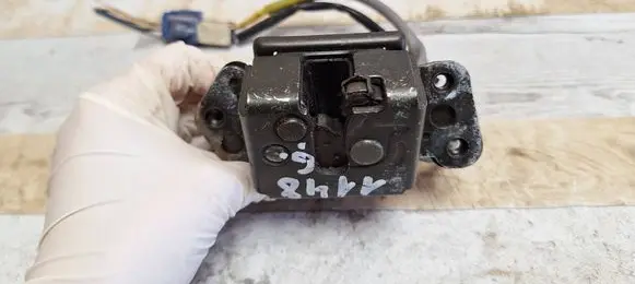 Loading door lock