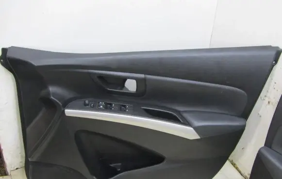 Suzuki SX4 S-Cross Front door card panel trim