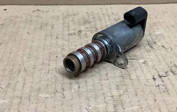 Volvo V70 Camshaft vanos timing valve 31216221