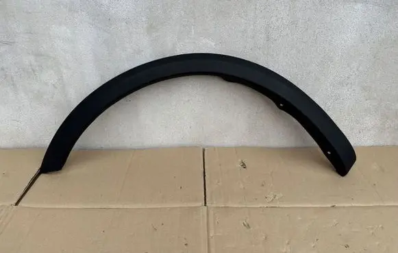 Suzuki Swift II Front arch trim 
