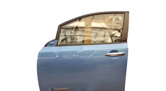 Nissan Leaf I (ZE0) Front door