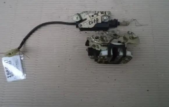 KIA Sephia Rear door lock