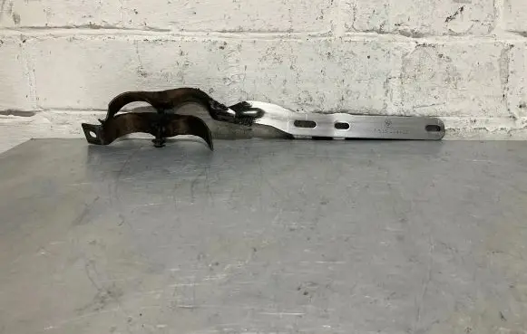 BMW 5 E60 E61 Muffler mount bracket/holder 7535409