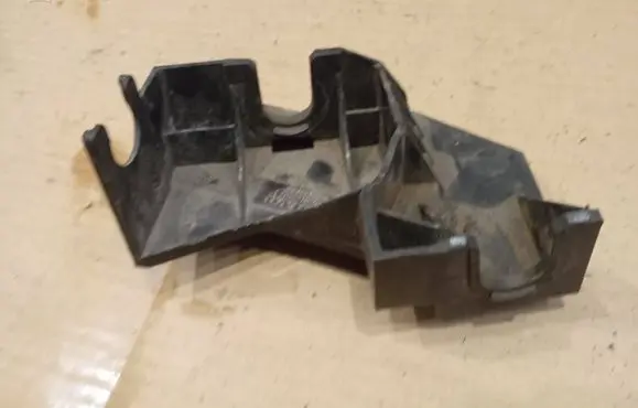 Volvo V50 Gear shift cable bracket 30681386