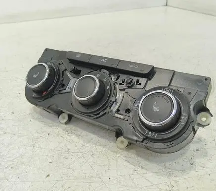Skoda Octavia Mk2 (1Z) Climate control unit 3T0820047