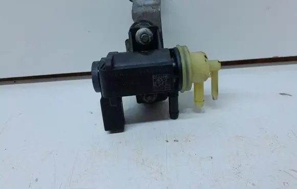 Seat Ibiza IV (6J,6P) Turbo solenoid valve 1K0906627B