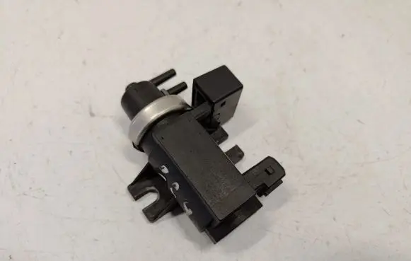 BMW 7 E38 Valve vacuum 2247906 11742247906 11747796634